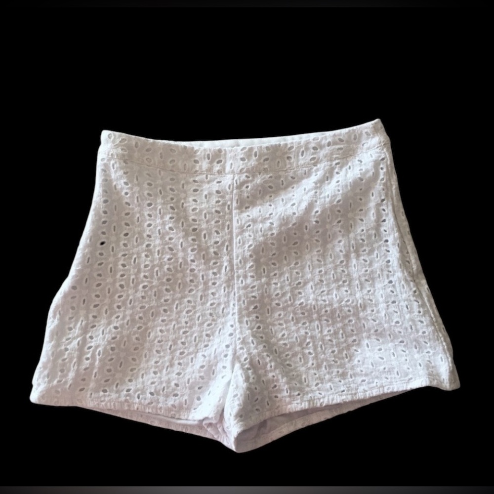 Women’s White Shorts (M)